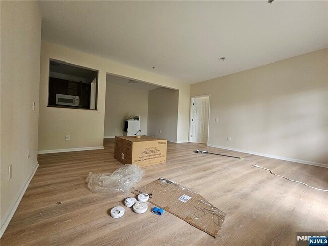 Building Photo - 1109 Tenakill Park W