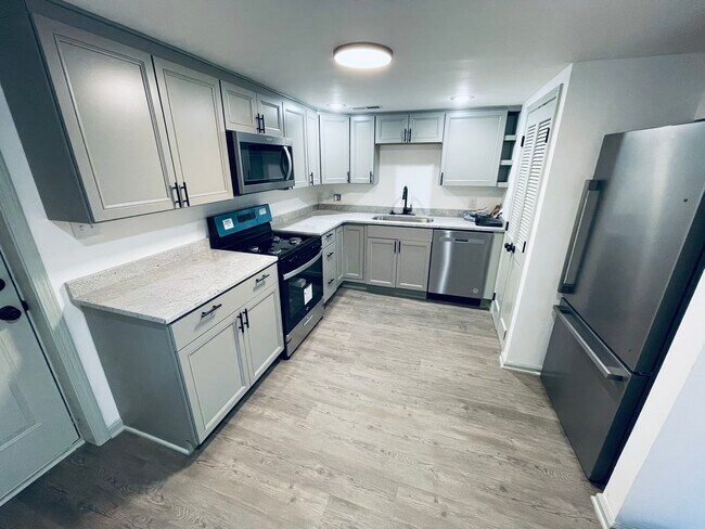 Building Photo - 1504 Stamm Ave