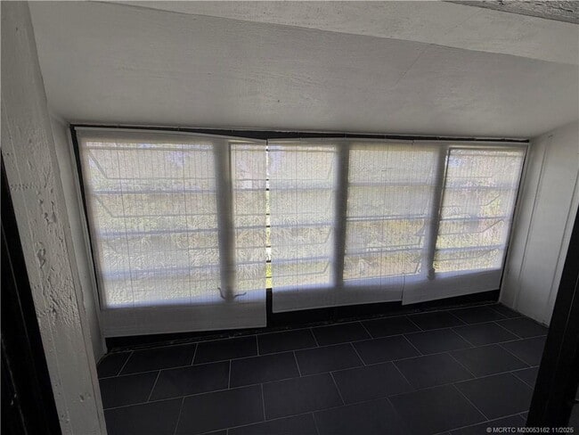 Building Photo - 800 NW Fork Rd