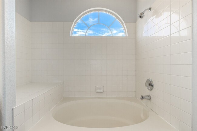 Building Photo - 9842 Silver Lasso St