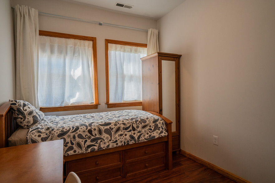 First floor front bedroom - 505 North Washington Street