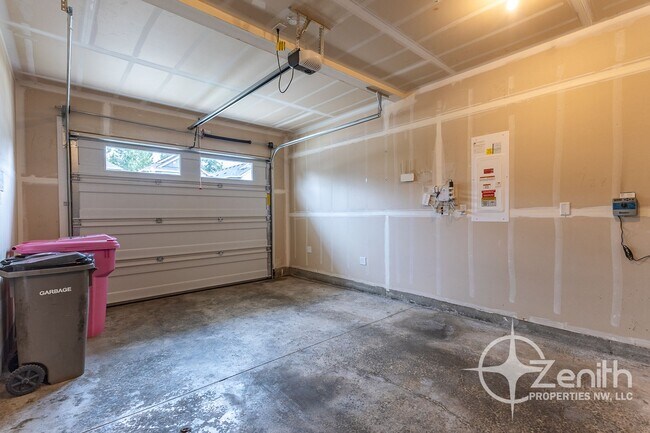 Building Photo - Modern Living in Ridgefield – 3BR/2.5BA Co...