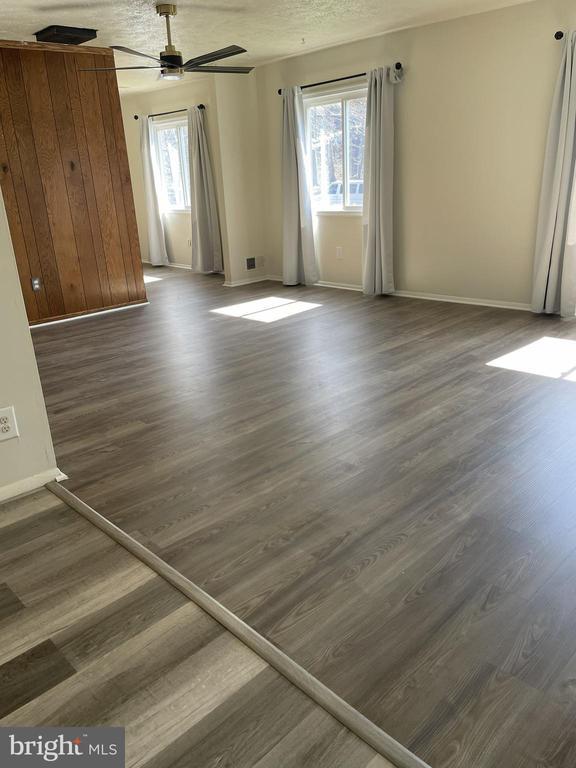 Building Photo - 2216 Sanibel Dr