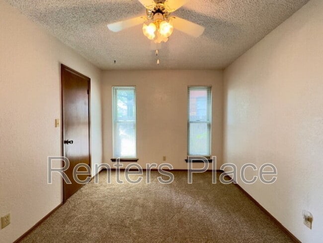 Building Photo - 625 Rosewood Ct