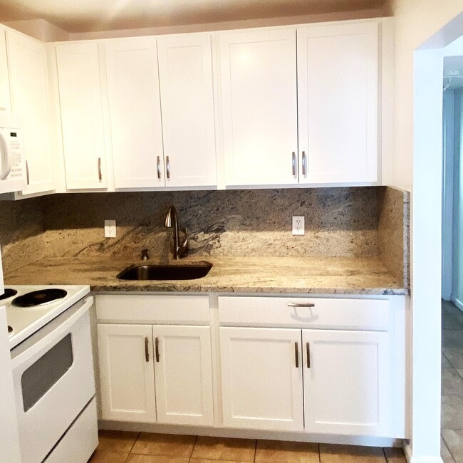 Building Photo - 286 Tilford N