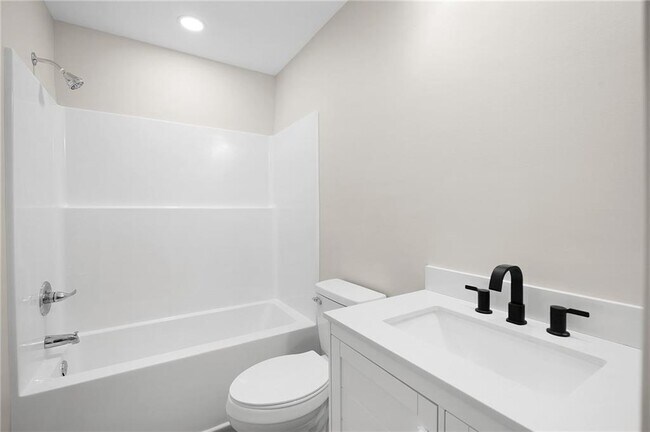 Building Photo - 135 Holly Creek Dr