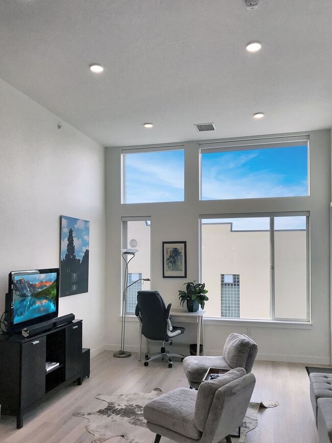 Building Photo - $0 DEPOSIT OPTION. GORGEOUS STUDIO IN 1616 SOUTH AT PLATT PARK