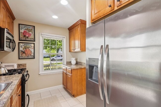 Building Photo - 446 Huntmere Dr