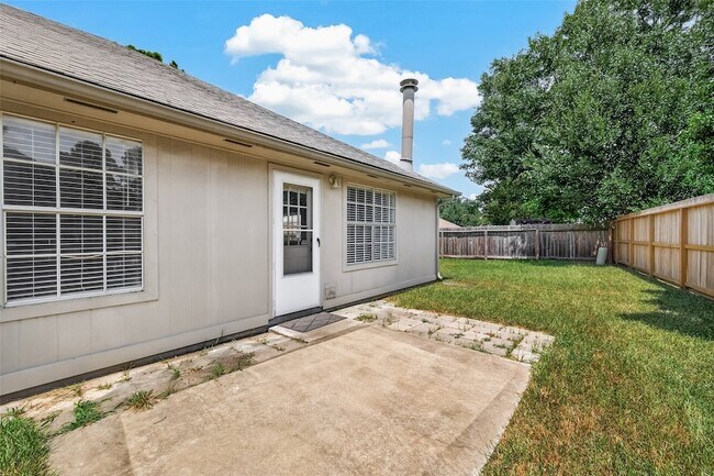 Building Photo - 22619 Old Church Ln