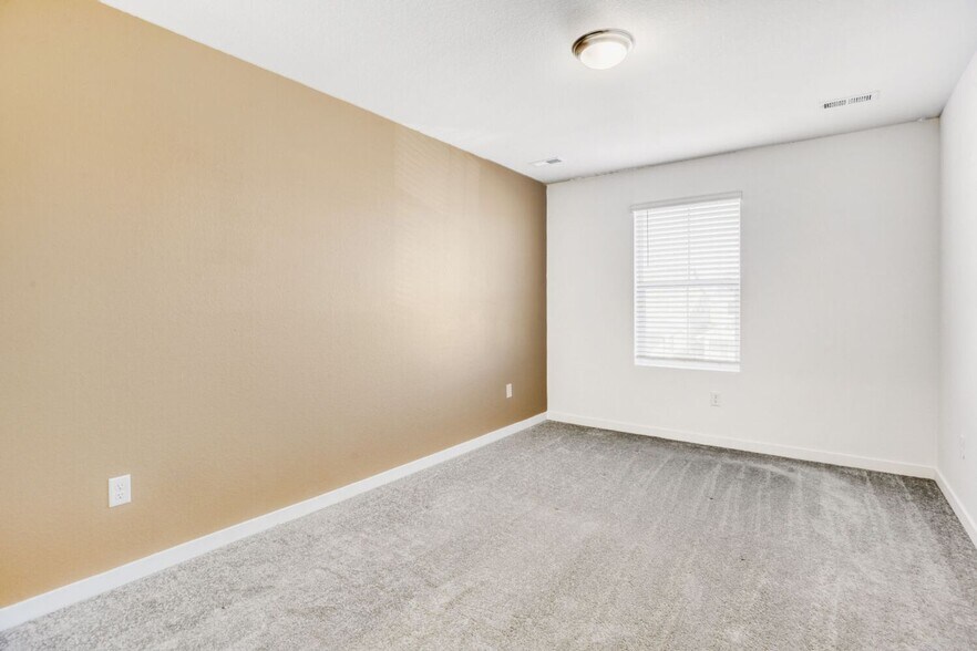 Building Photo - 6750 Juniper Dr