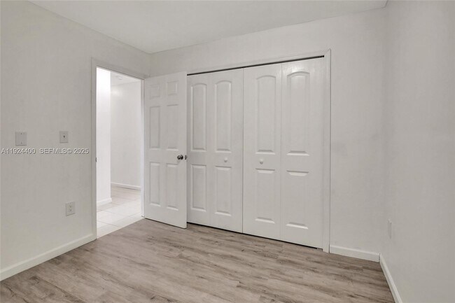 Building Photo - 9862 SW 145th Pl