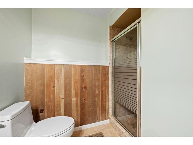 Building Photo - 1008 3rd St NE