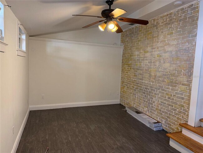 Building Photo - 3813 W De Leon St