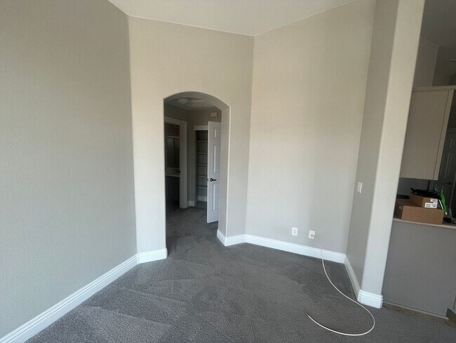 Building Photo - 2 bedroom 2 bath condo Gated community Nor...