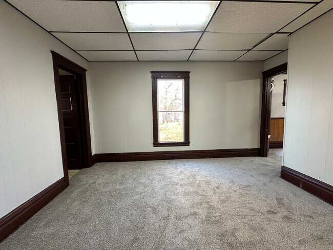 Building Photo - 98 E Van Buren St