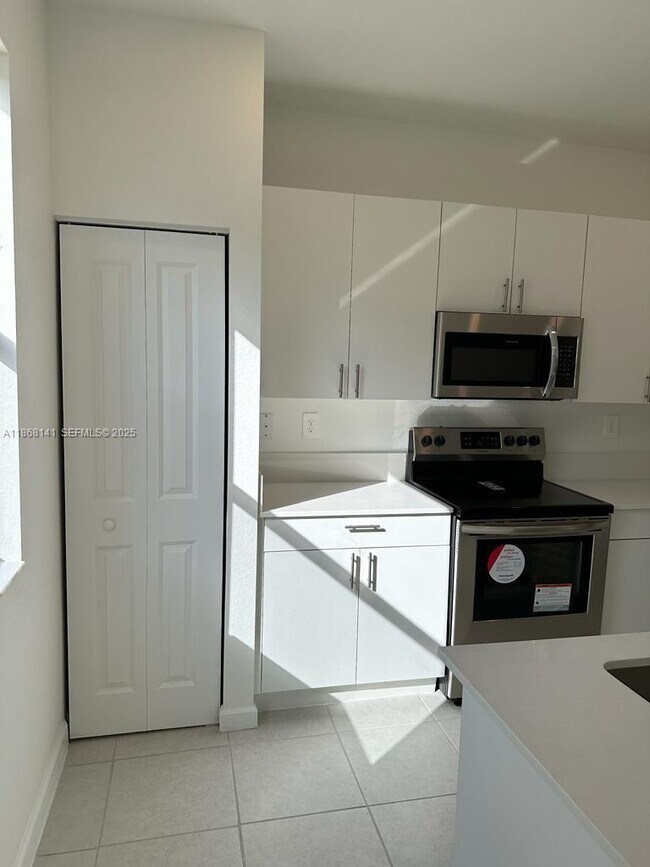 Building Photo - 11926 SW 245 Ter