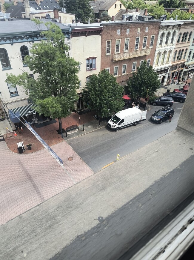 Building Photo - 535 Main St