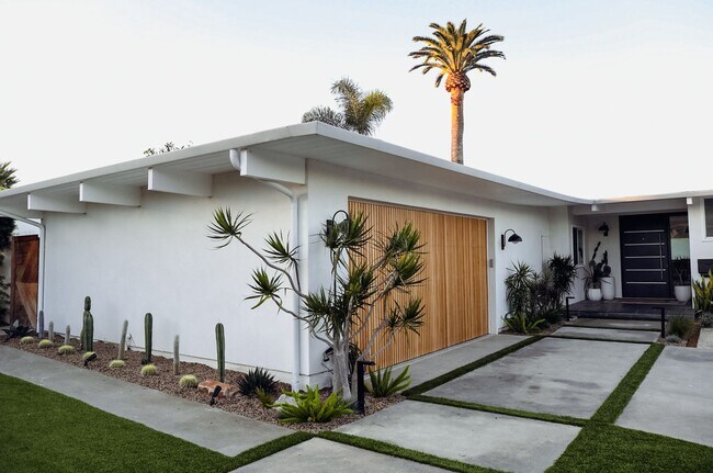 Building Photo - Great private location from this Fully ren...