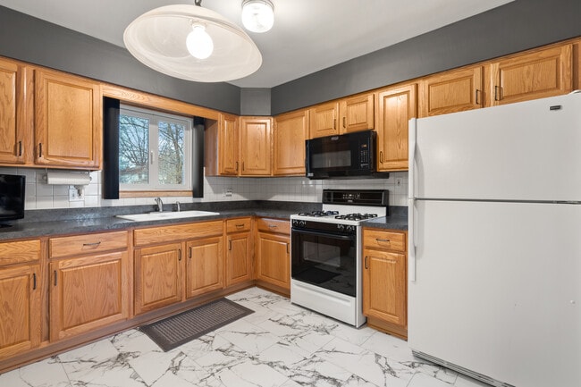 Building Photo - 537-541 N Edgelawn Dr