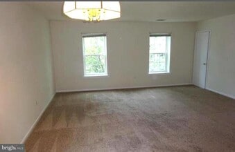 Building Photo - 1207 Crosshill Ct