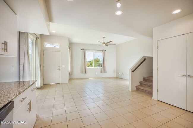 Building Photo - 848 E Park Modern Dr