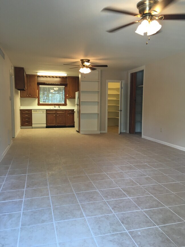 Building Photo - 805 Chelsea Blvd