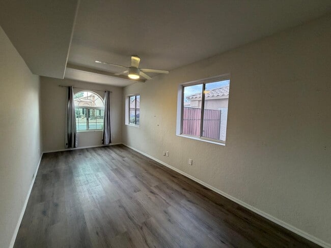 Building Photo - 902 S Surfside Dr