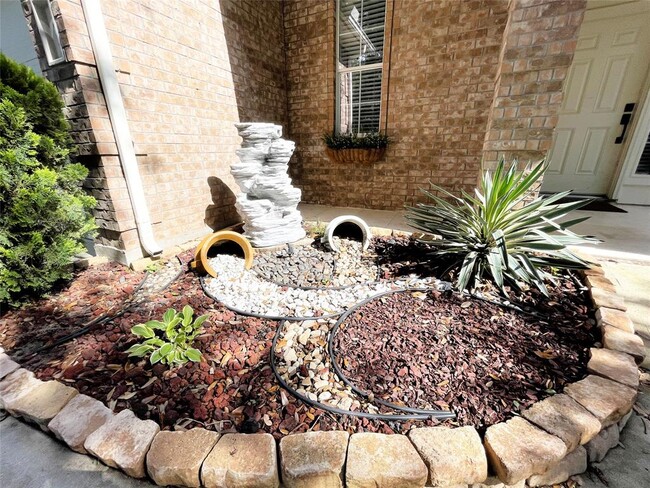 Building Photo - 26330 Longview Creek Dr