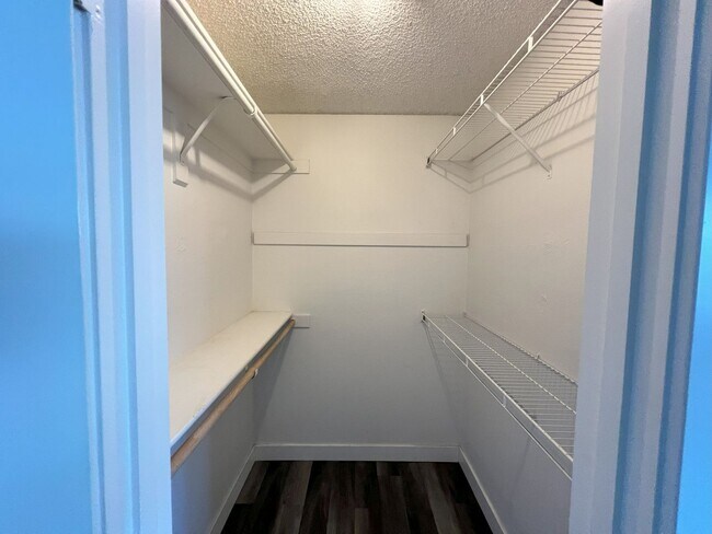 Building Photo - SAC T 4824 - 4826