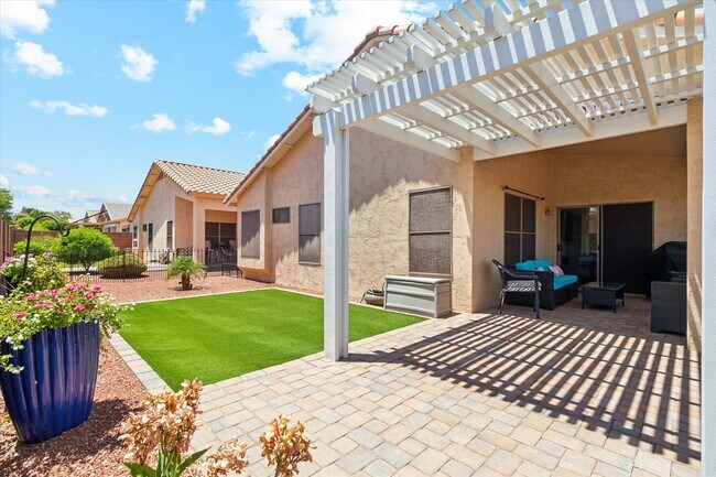 Building Photo - 18119 W Sammy Way