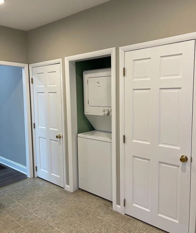 Building Photo - 6 Burke St