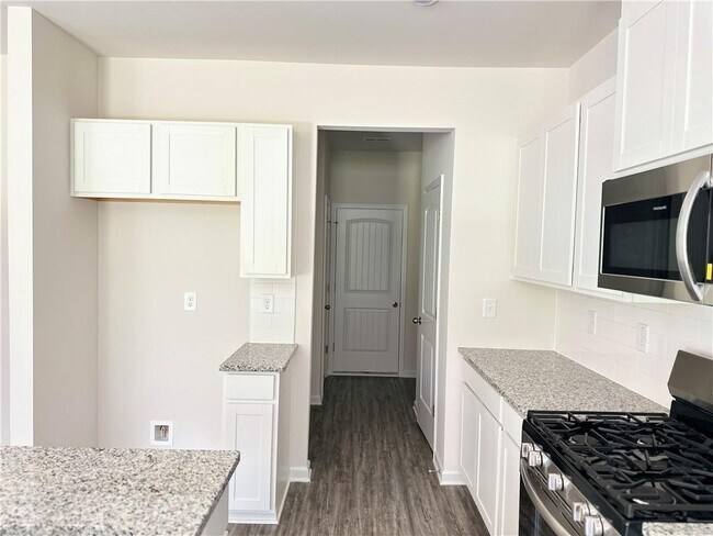 Building Photo - 1138 Chastain Dr
