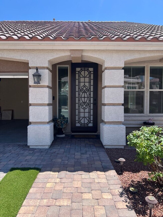 Building Photo - A Fantastic 4 Bedroom Home with the primary Downstairs, in Silverado Ranch