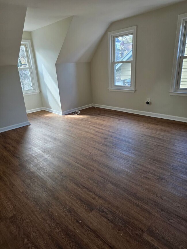 Building Photo - 4 Bedroom 3 Bathroom House in Syracuse