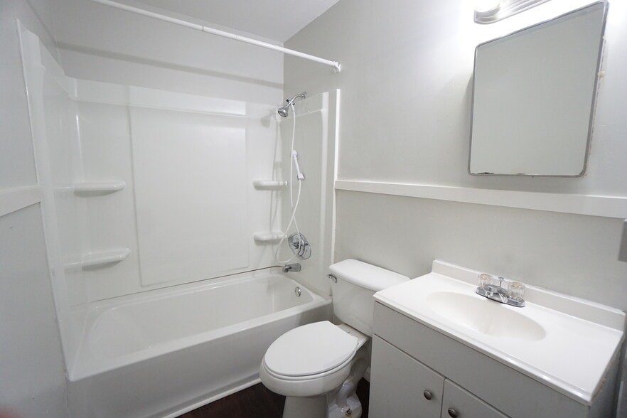 Building Photo - 112 13th Ave N