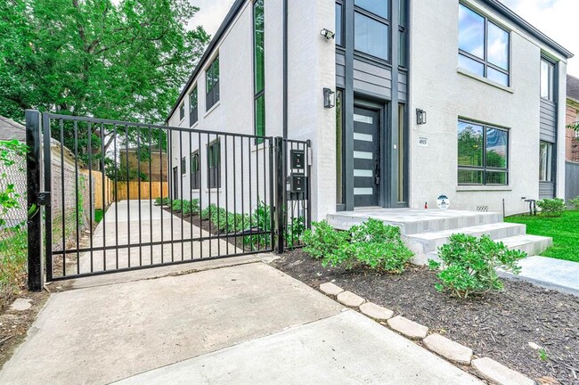 Building Photo - 4915 Jackson St