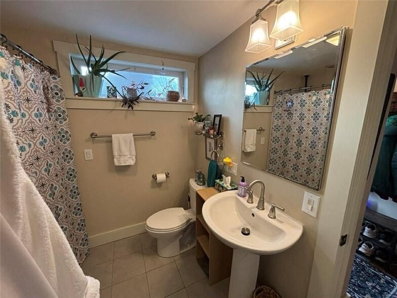 Building Photo - 12 Clark St