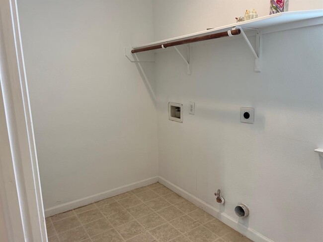 Building Photo - 3821 Armand Dr
