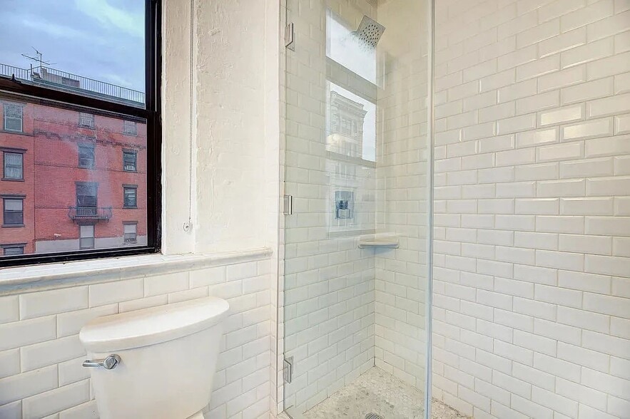 Building Photo - 63 Spring St