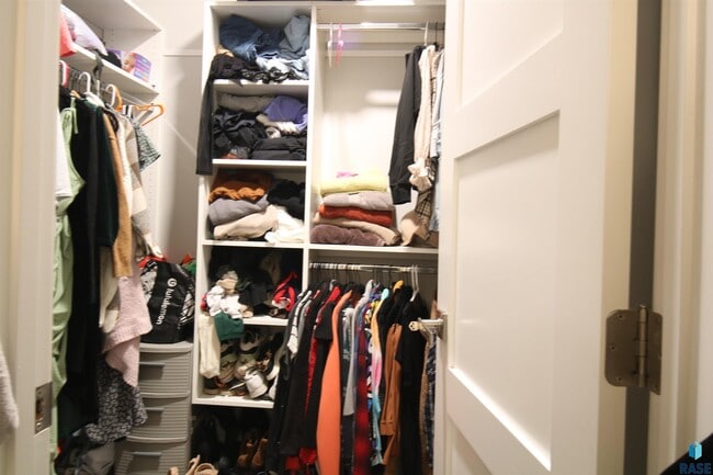 Building Photo - 4417 E Leubecher Pl