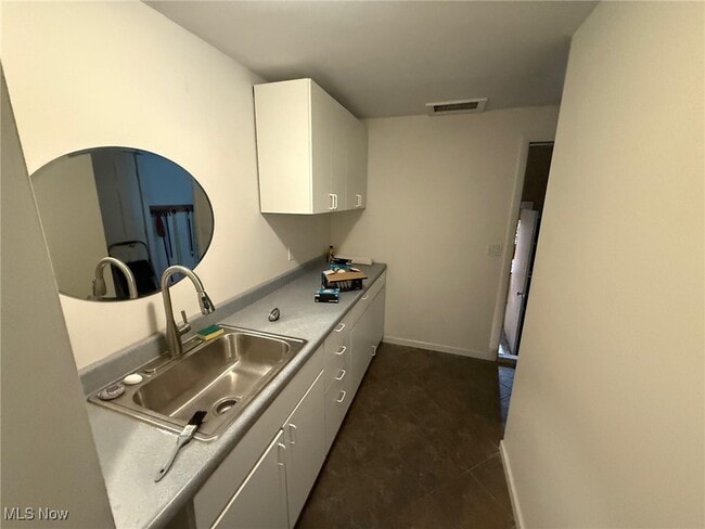 Building Photo - 8298 Valley Dr
