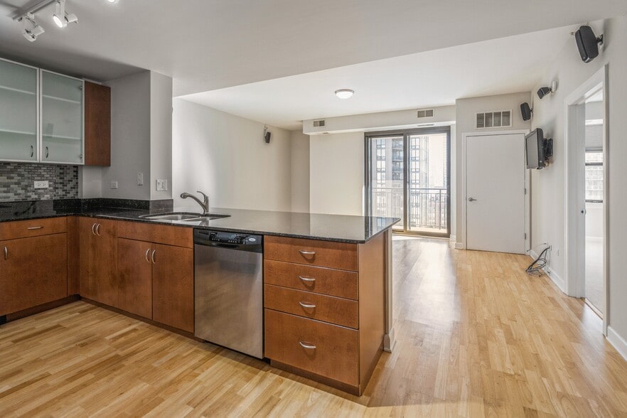 Building Photo - 451 W Huron St