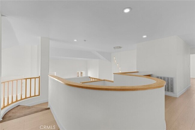 Building Photo - 23234 Valerio St