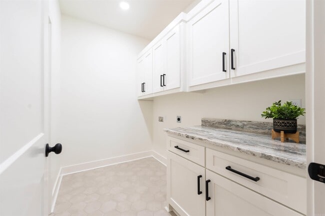 Building Photo - 141 Ridgeview Trl