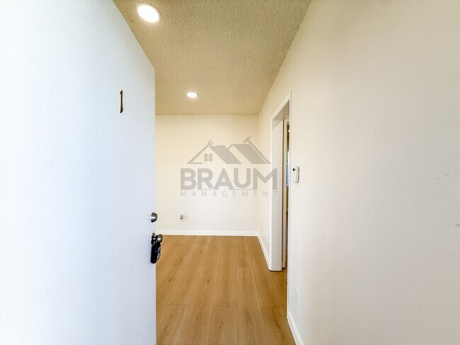 Building Photo - 6336 Tujunga Ave