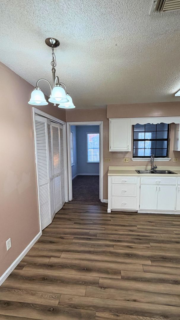 Building Photo - 2 Bedroom Home w/ Flex Room, fenced in yard - Close to base!!