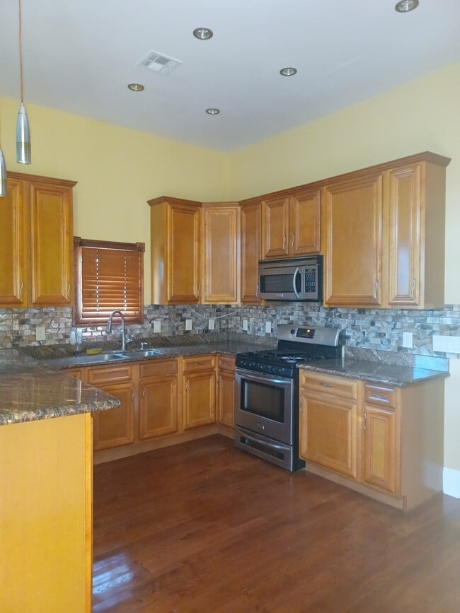 kitchen - 3015 Saint Peter St