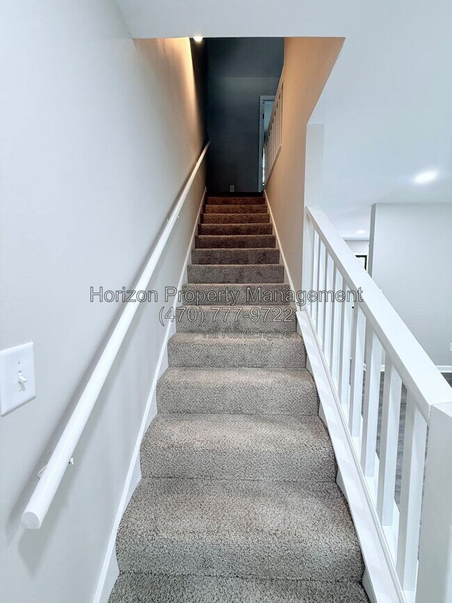 Building Photo - 4030 Hidden Hollow Dr