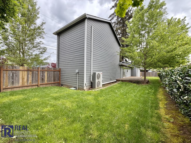 Building Photo - Spacious & Modern 3BR/2BA Home in Quiet Hillsboro Neighborhood