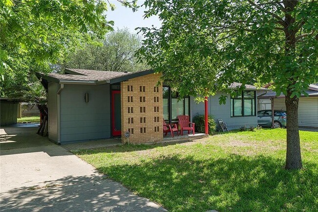 Building Photo - 1502 Corona Dr